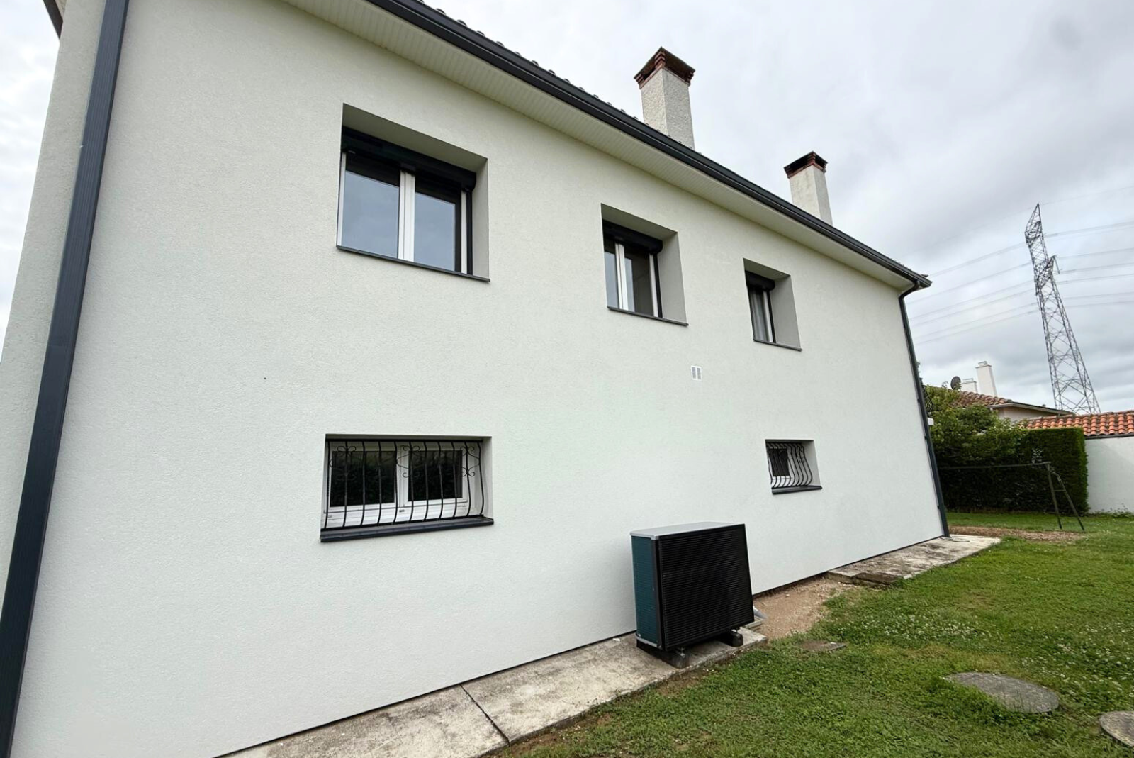 Rénovation énergétique à Bonrepos-Riquet 31590 : ITE et volets roulants solaires par des artisans RGE