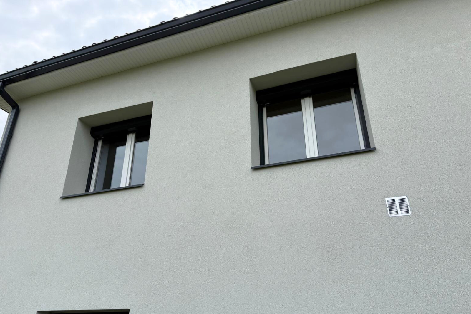 Rénovation énergétique à Bonrepos-Riquet 31590 : ITE et volets roulants solaires par des artisans RGE
