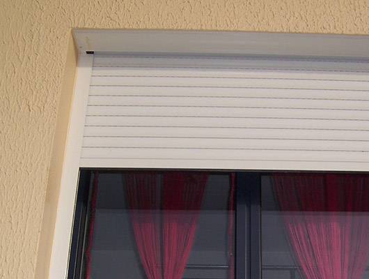 Pose de volets roulants en alu avec coffre sous linteau à Colomiers