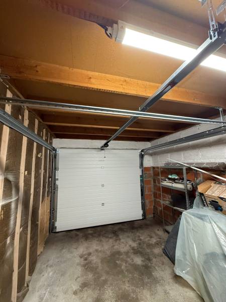Pose de porte de garage sectionnelle à refoulement au plafond à Colomiers