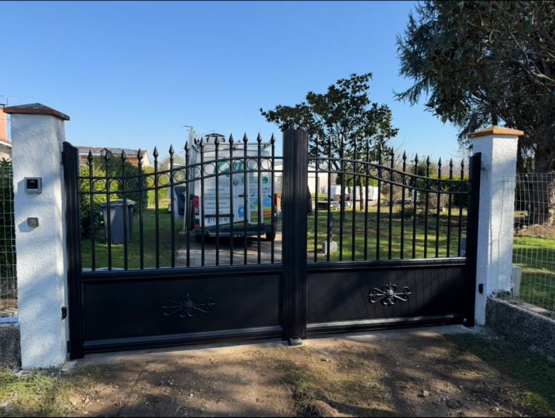 Pose de portail noir à Lavaur